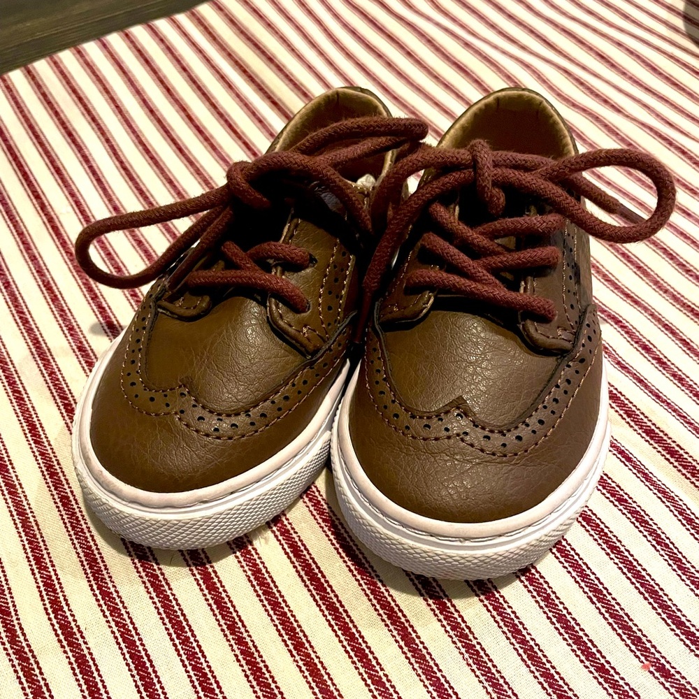 Janie & Jack Wingtip Sneaker Size 5T